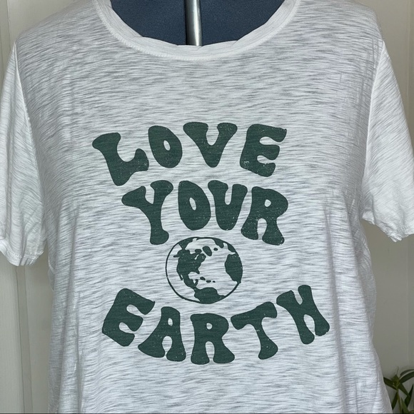 🌵White Burnout Graphic Tee “LOVE YOUR EARTH” NWT - Picture 1 of 11